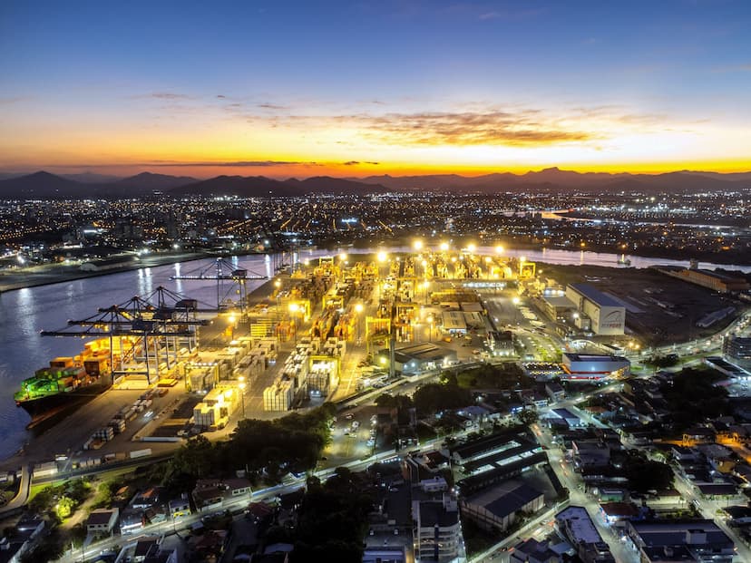 Imagem relacionada à notícia: Portonave fortalece conexões estratégicas na Intermodal South America 2026