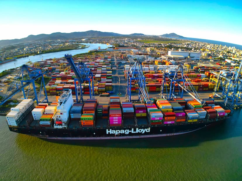 Imagem relacionada à notícia: Portonave becomes the first port terminal in the state of Santa Catarina to reach the milestone of 15 million TEUs handled